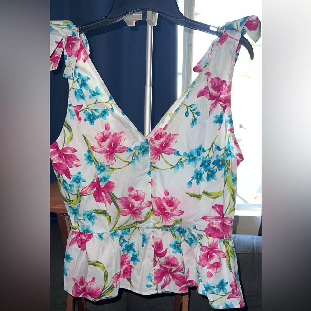 Bright white/pink woven top - Picture 7 of 9
